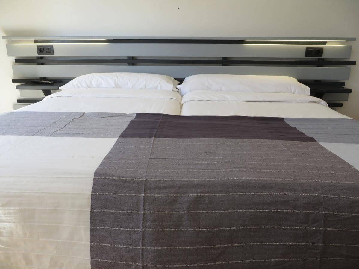 Hotel Ofi A Coruña Kültér fotó